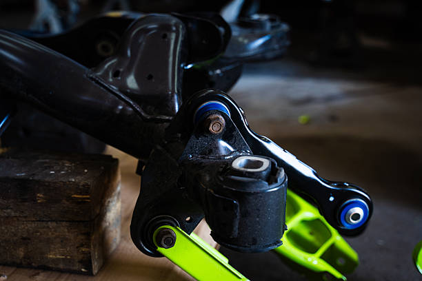 Fra mikrorevner til svigt: Hvordan gentagne ophængningsbelastninger ødelægger gummibøsninger